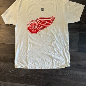 White NHL Detroit Red Wings Steve Yzerman T-Shirt. Men’s Size Large